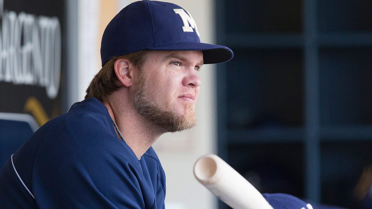 Corey Hart signs with Seattle; Brewers still need 1B